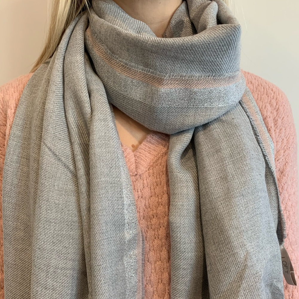 Beautiful Gray Scarf LOFT